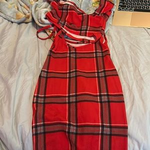 i’m selling this pretty dress , two parts, not used, size-small